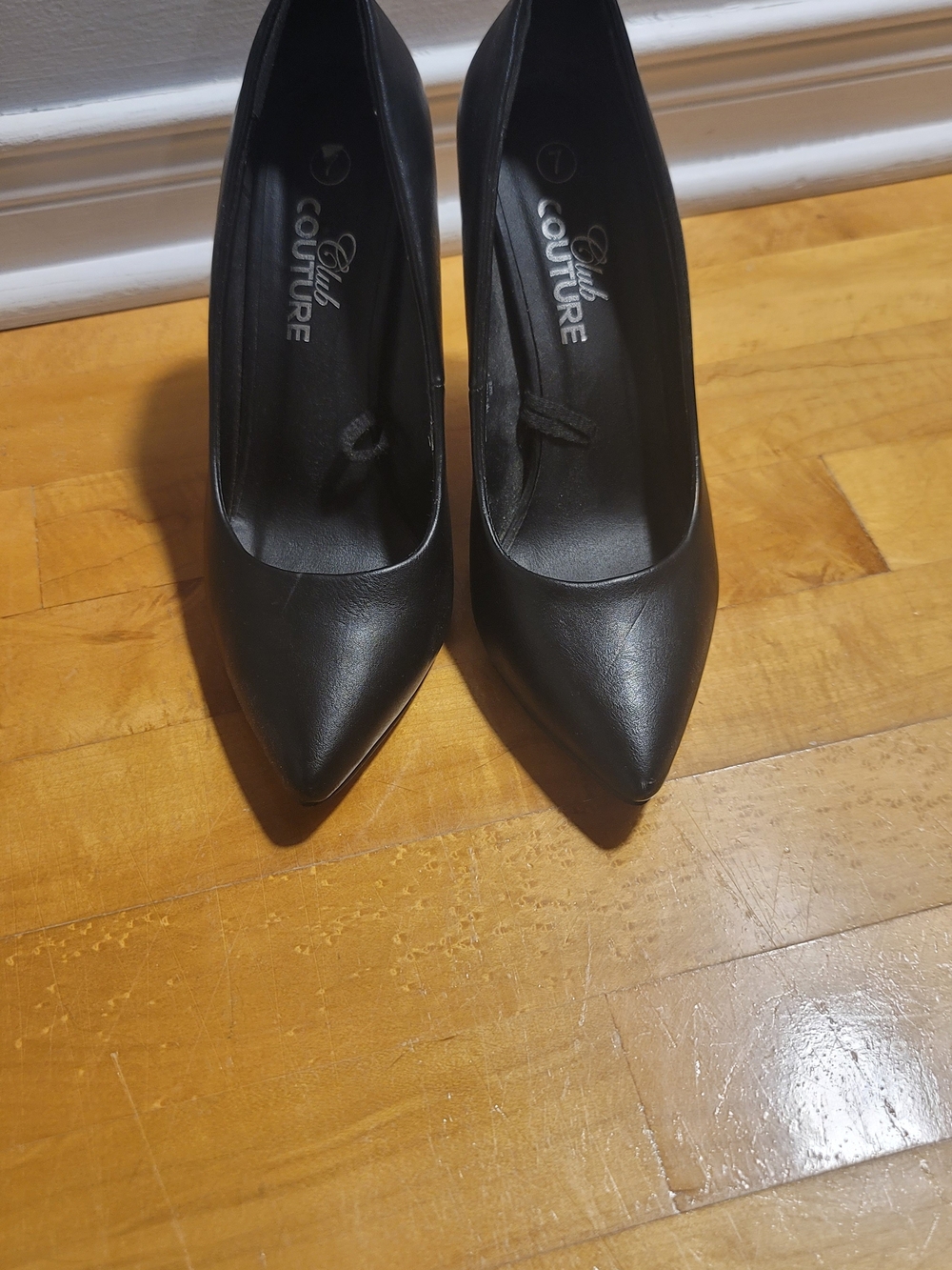 Women’s Black Pointed Toe Pumps